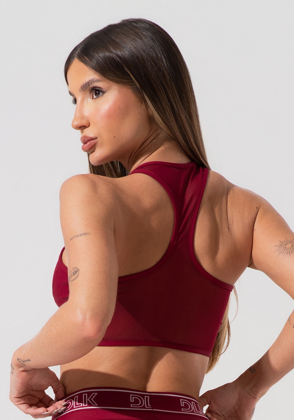 Top fitness feminino com elástico na base e tule activity dlk vinho
