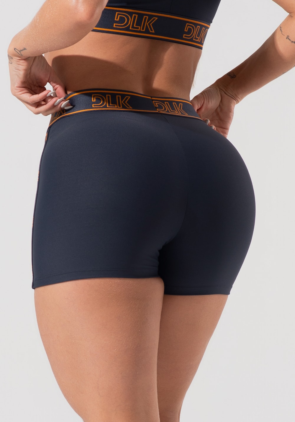 Short fitness feminino com elásticos no cós e na lateral activity dlk grafite