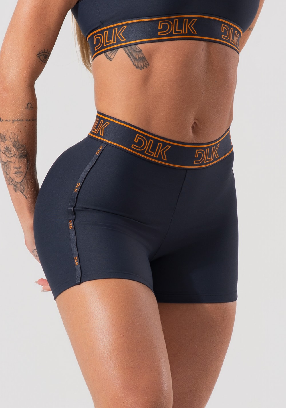 Short fitness feminino com elásticos no cós e na lateral activity dlk grafite