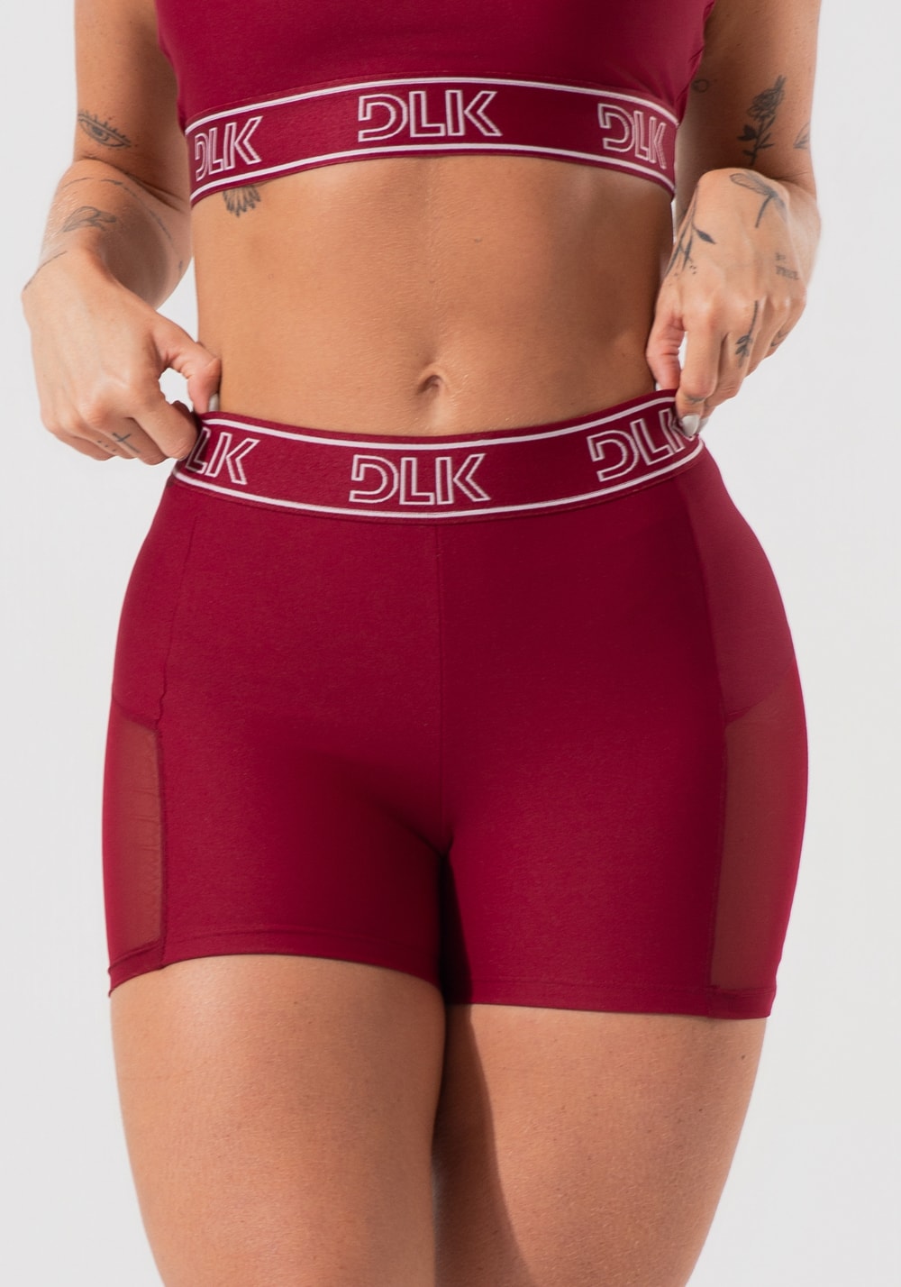 Short fitness feminino com elástico no cós e tule lateral activity dlk vinho