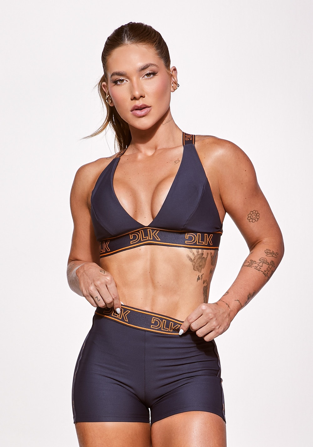 Top fitness feminino com bojo e alças cruzadas de elástico activity dlk grafite