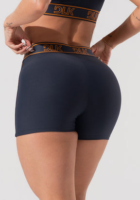Short fitness feminino com elásticos no cós e na lateral activity dlk grafite