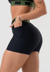 Short fitness feminino com bolsos e elástico no cós activity dlk preto